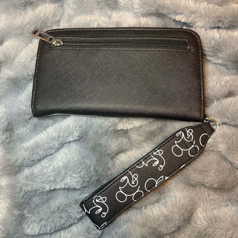 Mickey Mouse Tech Wallet - Picture 6 of 7